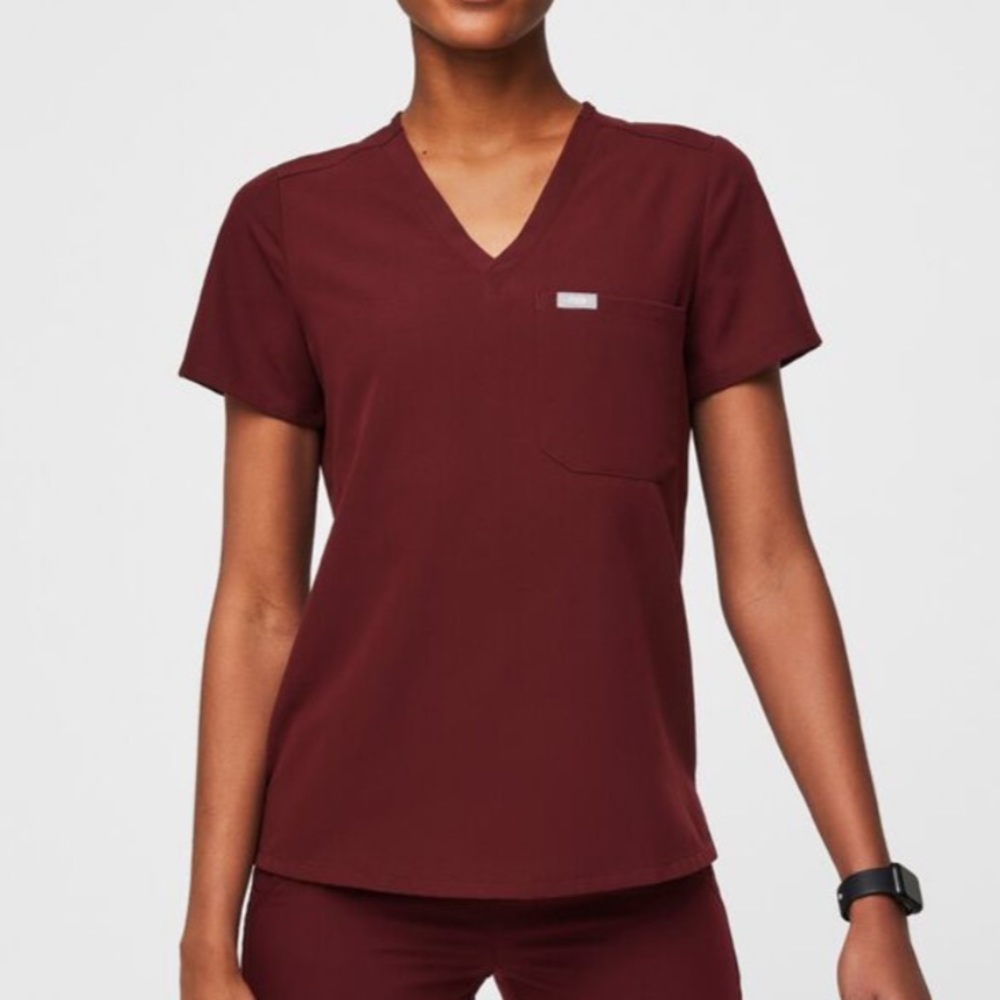 Figs Catarina one pocket scrub top in maroon